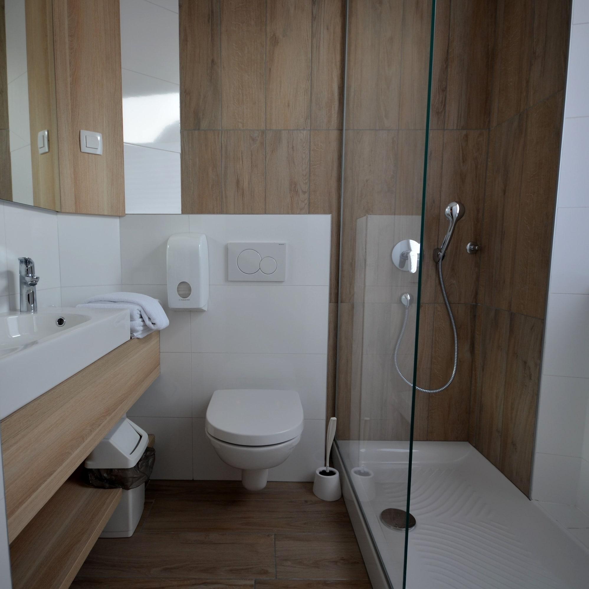 Emonec Hotel 3*