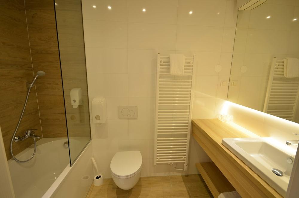 Hotel Emonec 3*